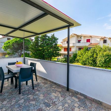 Apartments Anica F Лопар Экстерьер фото