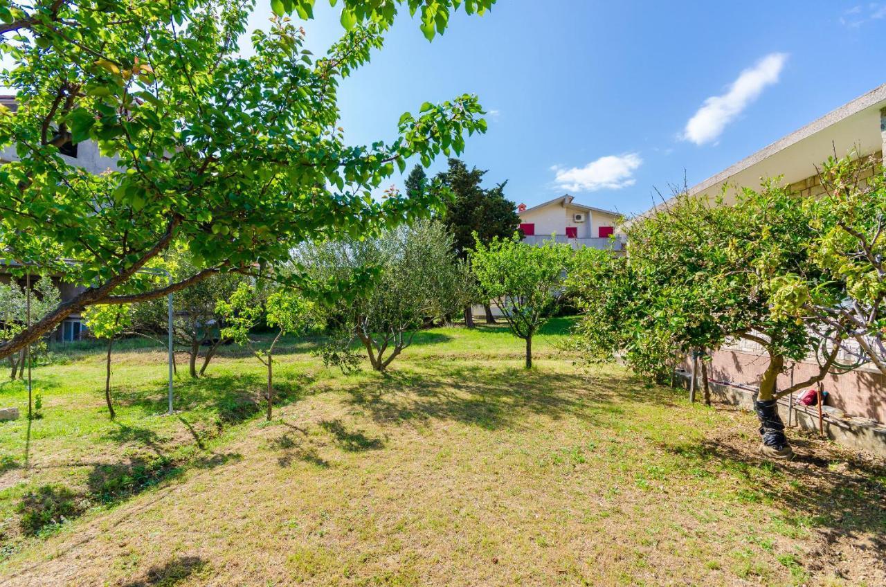 Apartments Anica F Лопар Экстерьер фото