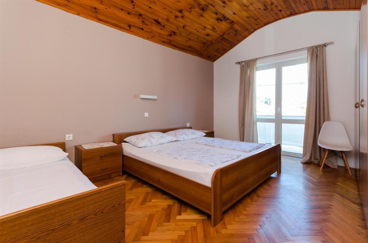 Apartments Anica F Лопар Экстерьер фото