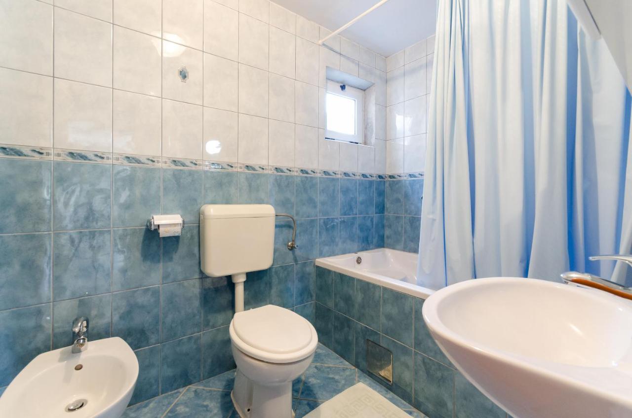 Apartments Anica F Лопар Экстерьер фото