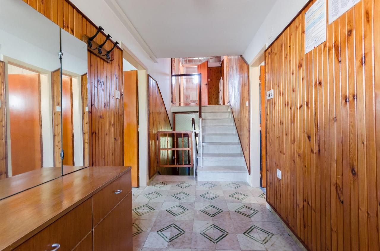 Apartments Anica F Лопар Экстерьер фото