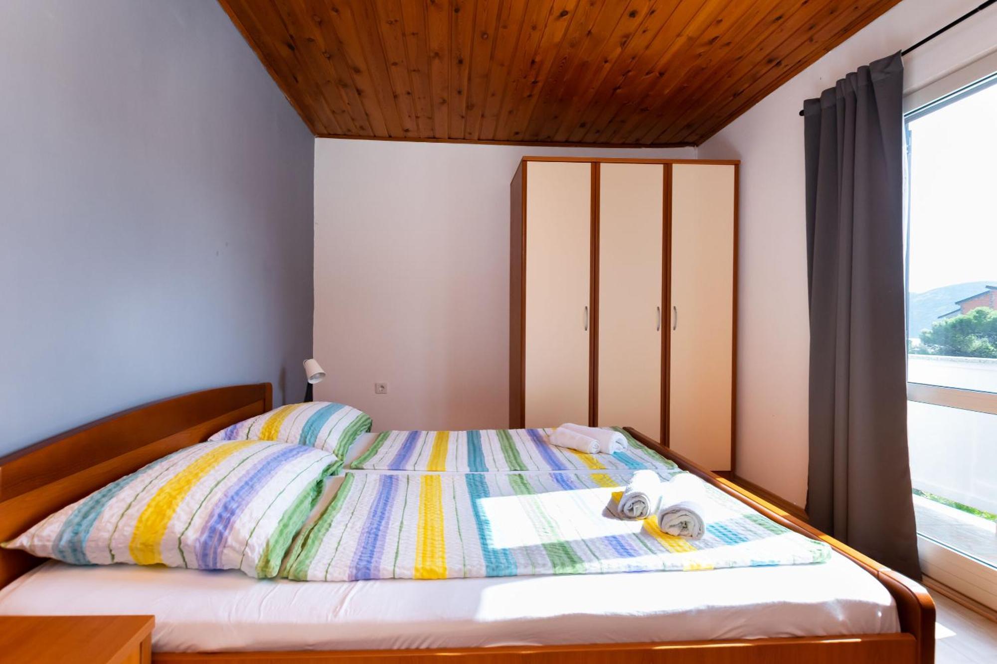 Apartments Anica F Лопар Экстерьер фото