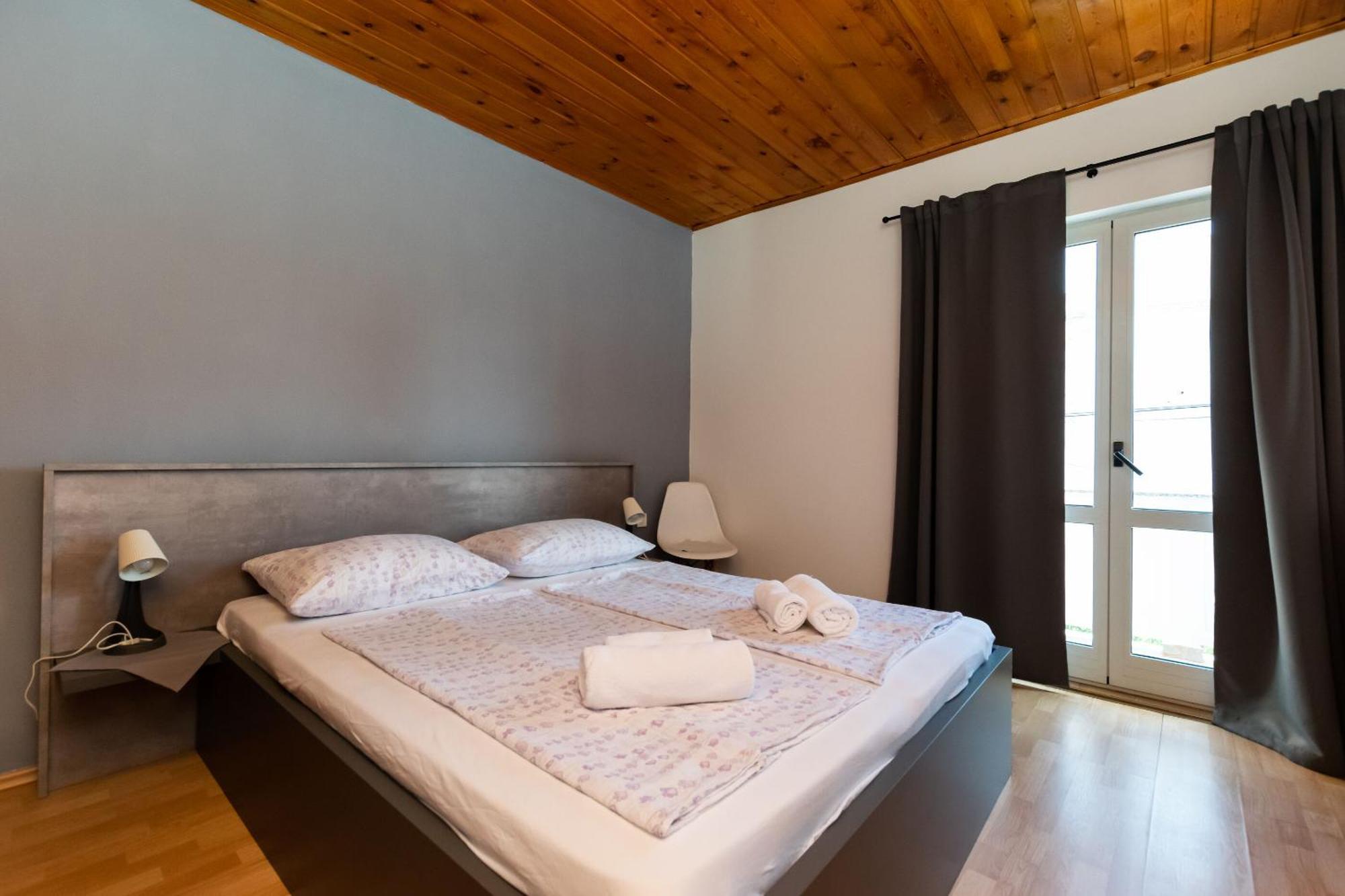 Apartments Anica F Лопар Экстерьер фото