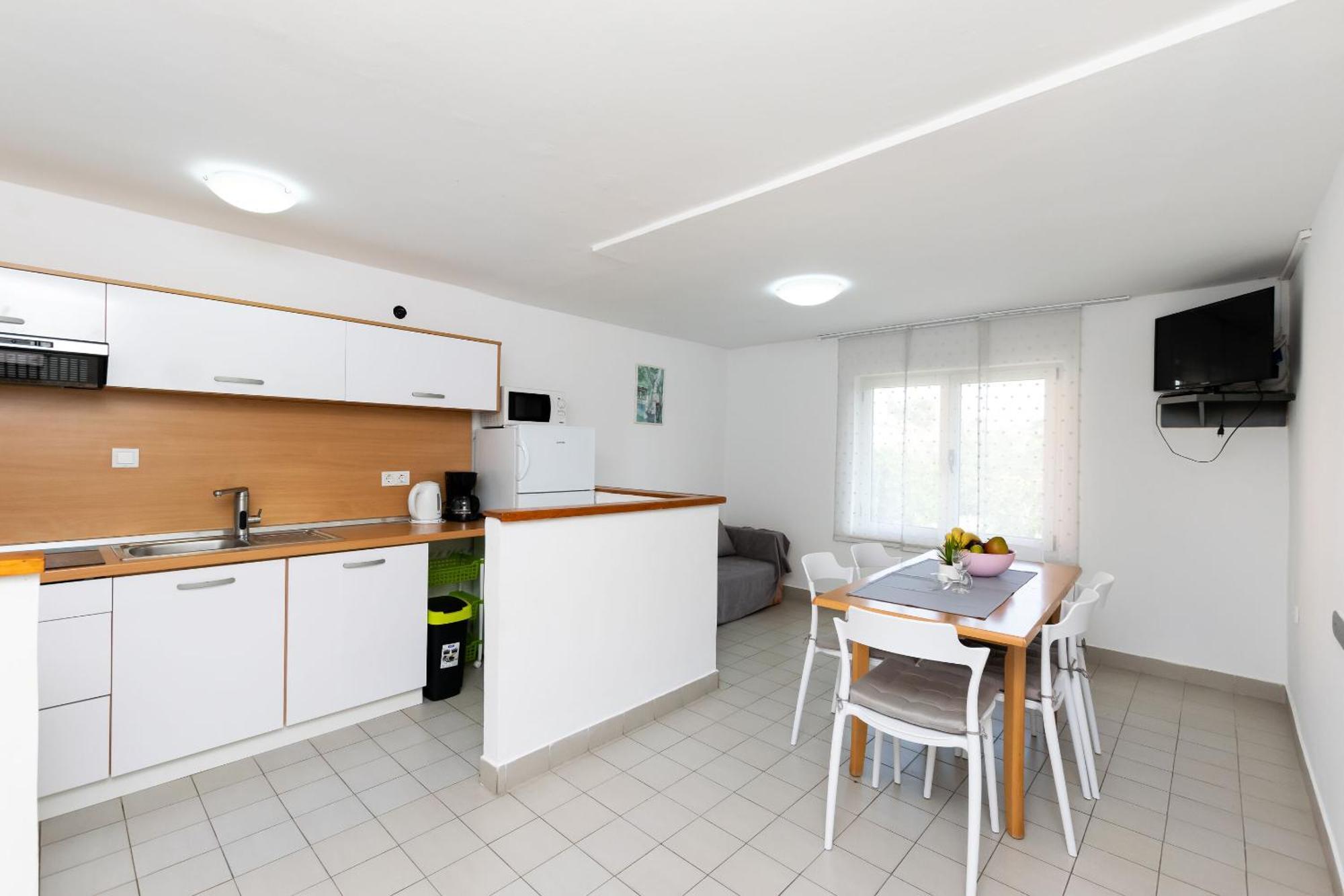 Apartments Anica F Лопар Экстерьер фото