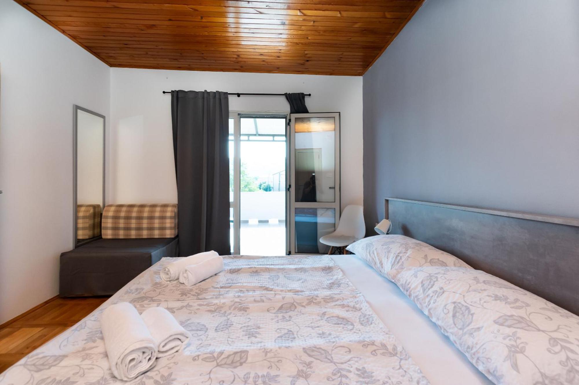 Apartments Anica F Лопар Экстерьер фото