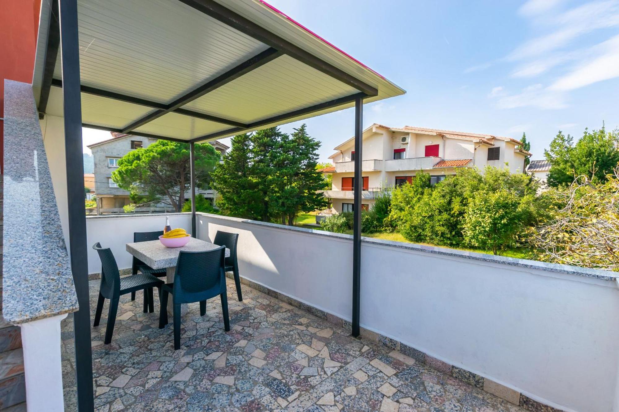 Apartments Anica F Лопар Экстерьер фото